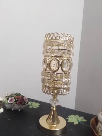 Table lamp available in excellent condition