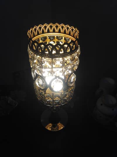 Table lamp available in excellent condition