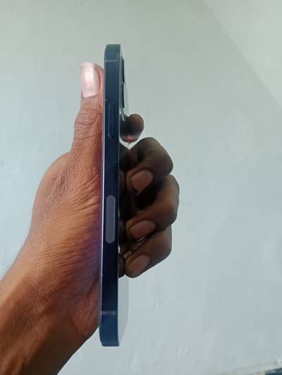 I phone 12 Sim chal rhi h lakin