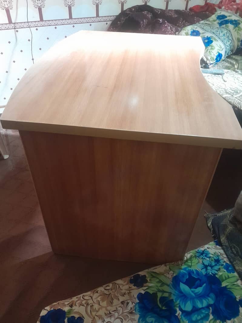 CHAIRS AND TABLES | METAL FRAME CHAIRS 4