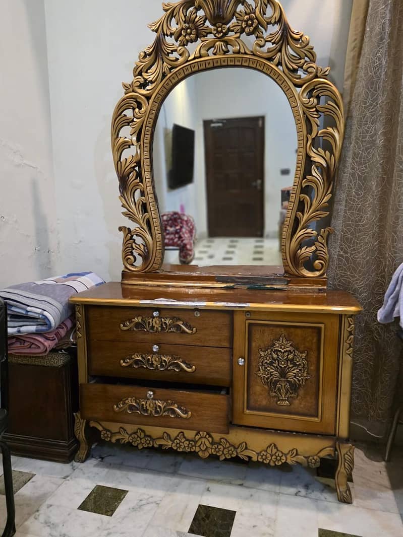 Bed set with dressing table 0