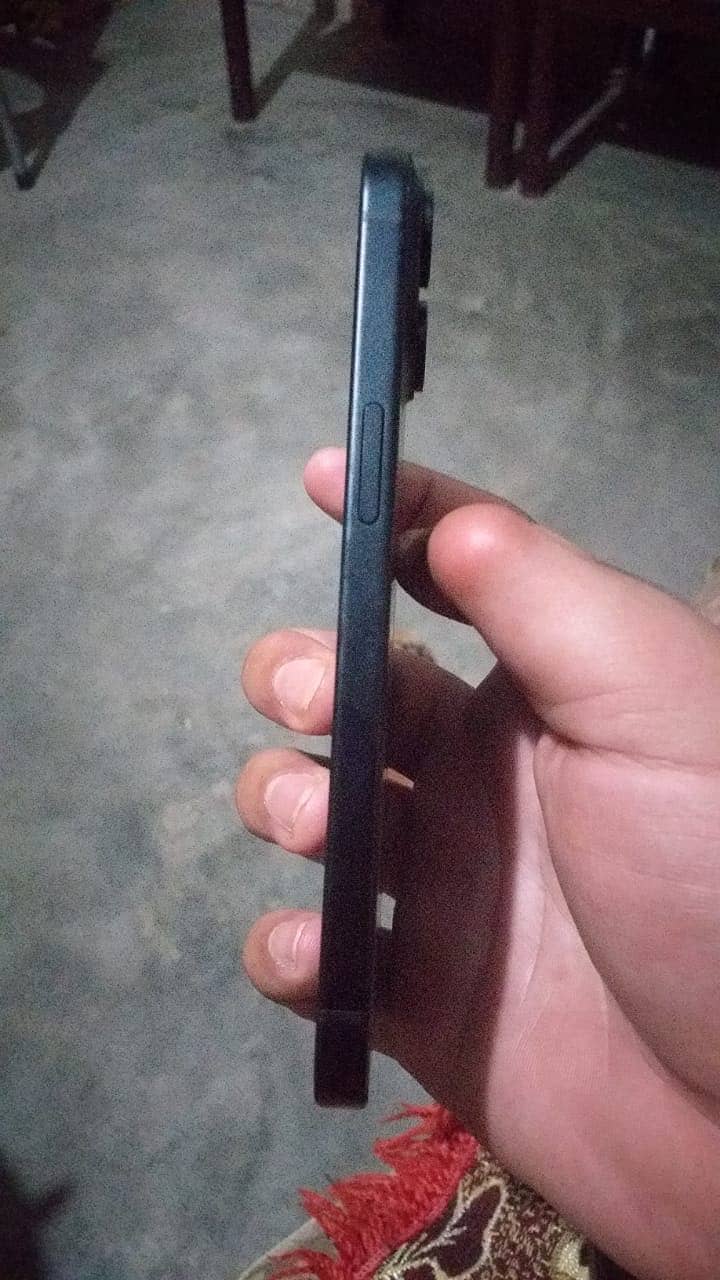 iPhone 15 2