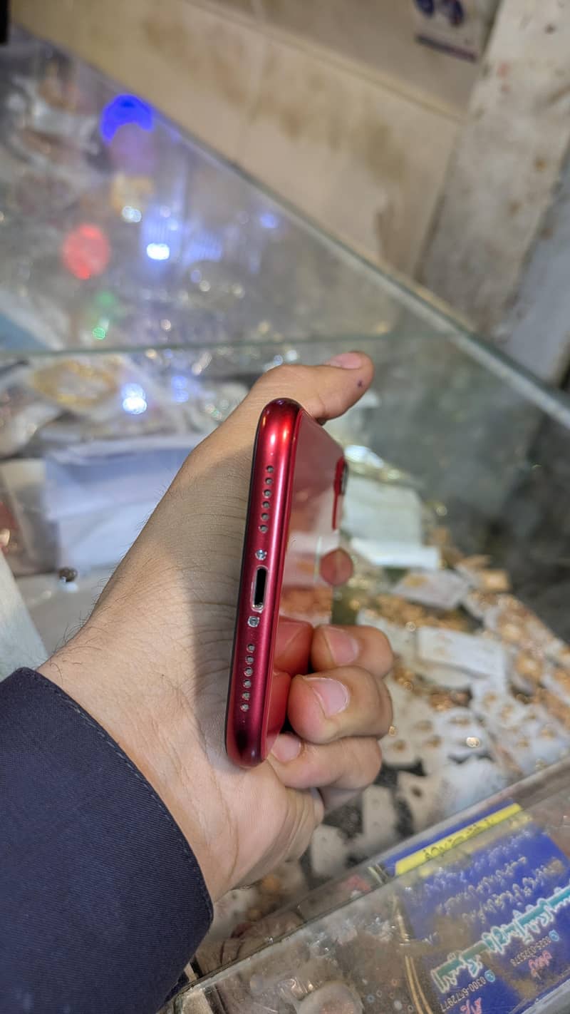 iPhone 11 3