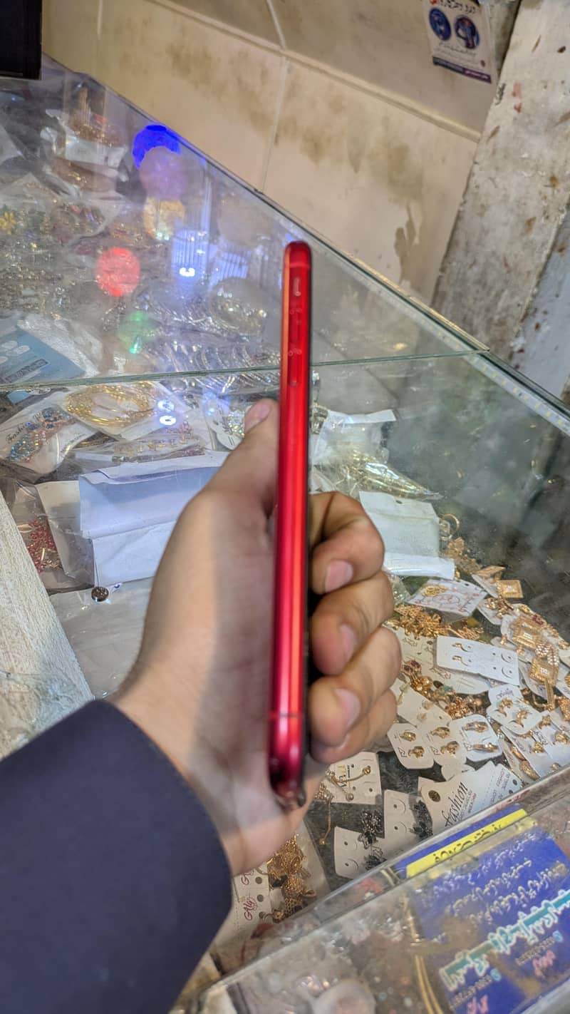iPhone 11 4