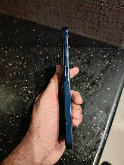 new mobile he koi masla ni he  daba leed sab saman clerar he price 22