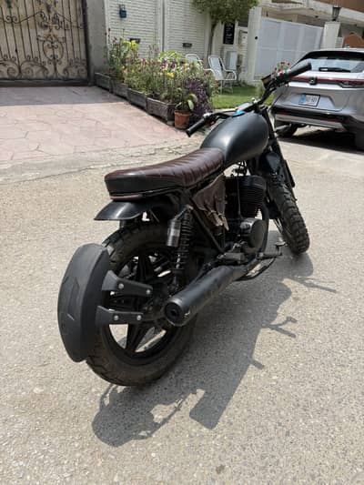 Honda 250cc Cafe Racer | Baby Hawk | Army Auction