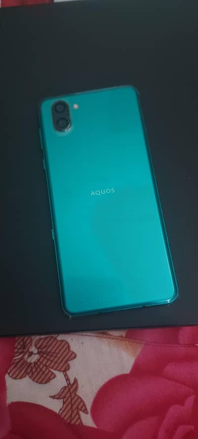 Aquos r3 8/128 new phone