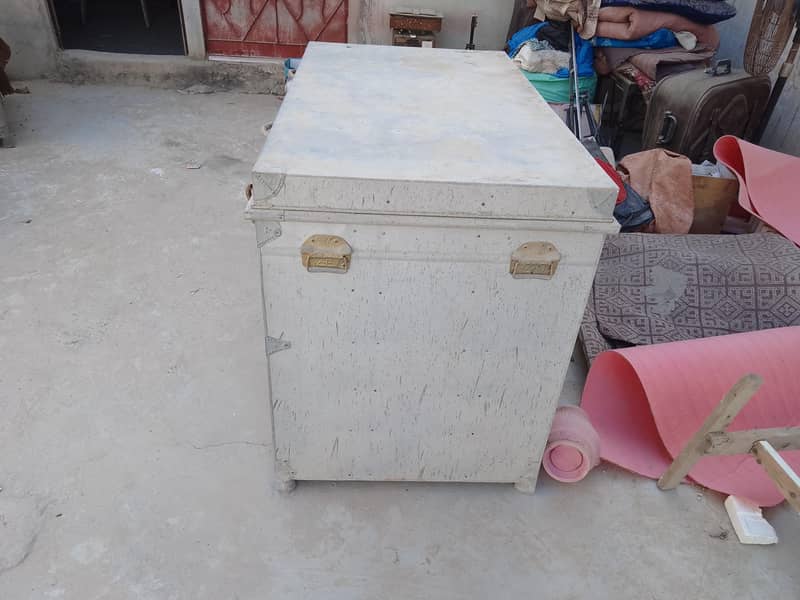 iron trunk 1