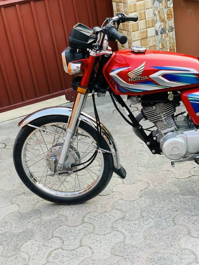 Honda 125 in lush condition md number