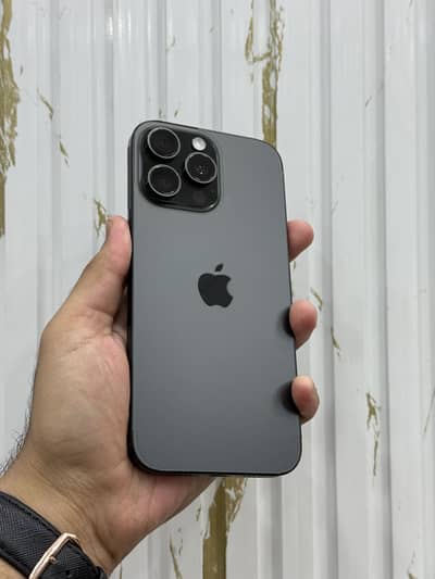 Iphone 16 pro max 4 months sim time factory unlock            14 15 17
