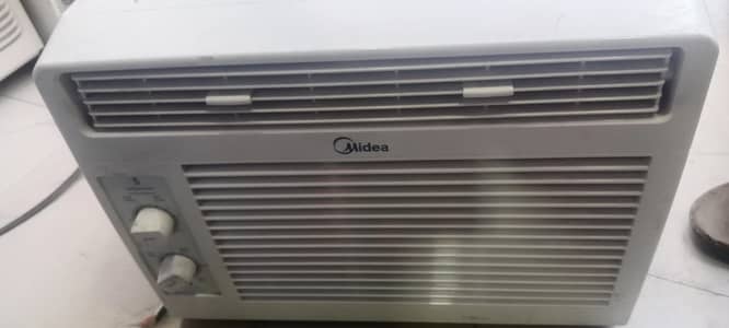 Midea Air Conditioner – Powerful Cooling – Excellent Condition