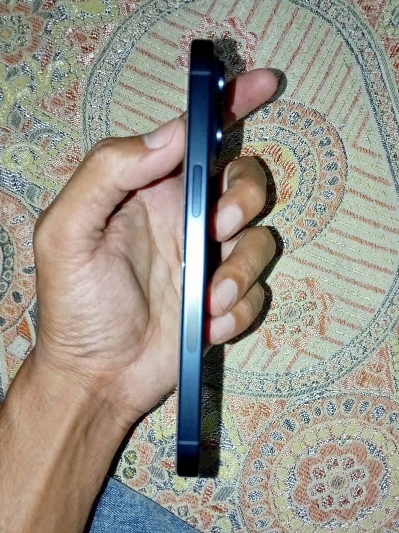 iPhone 15 pro max 2