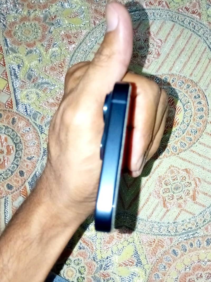 iPhone 15 pro max 4