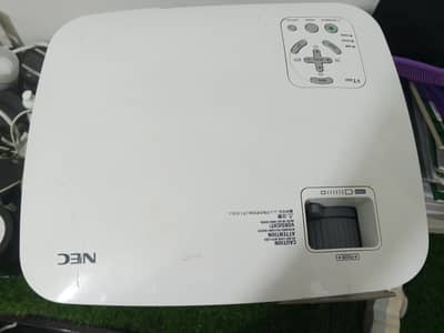 Professional NEC Multimedia Projector VT480