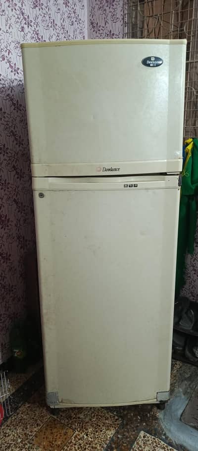 Dawlance Refrigerator 14Kb ka hai 5ft 10inch Urgent sale. . .