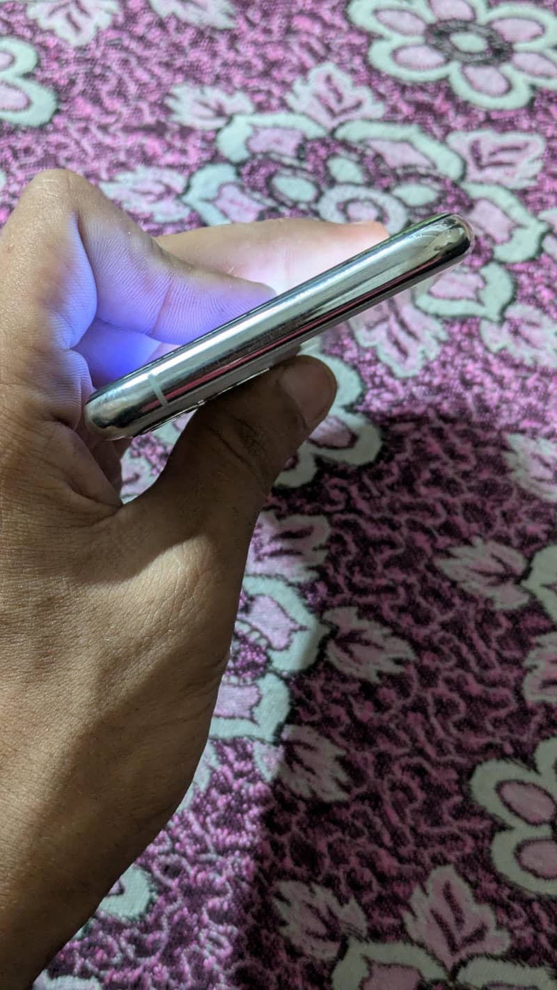 iphone 11 pro 2