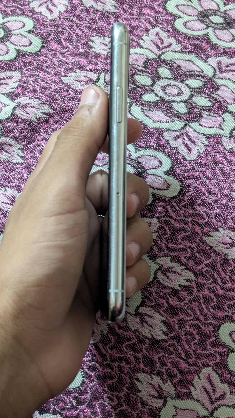 iphone 11 pro 4