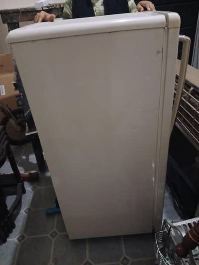 Toshiba medium size fridge