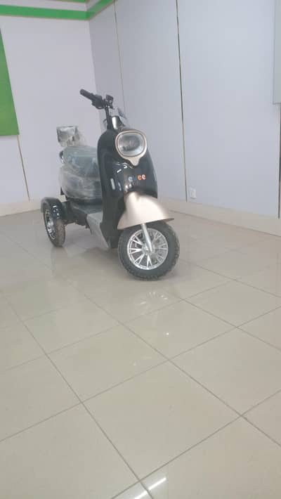 evee brand new 100 km use kia hai