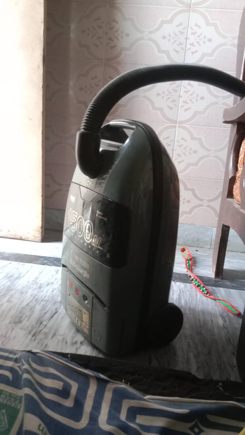 vacuum cleaner 3