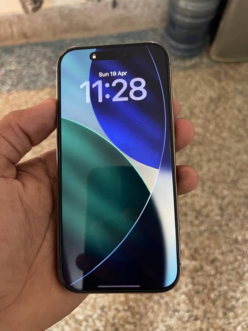 iPhone 16 pro 1