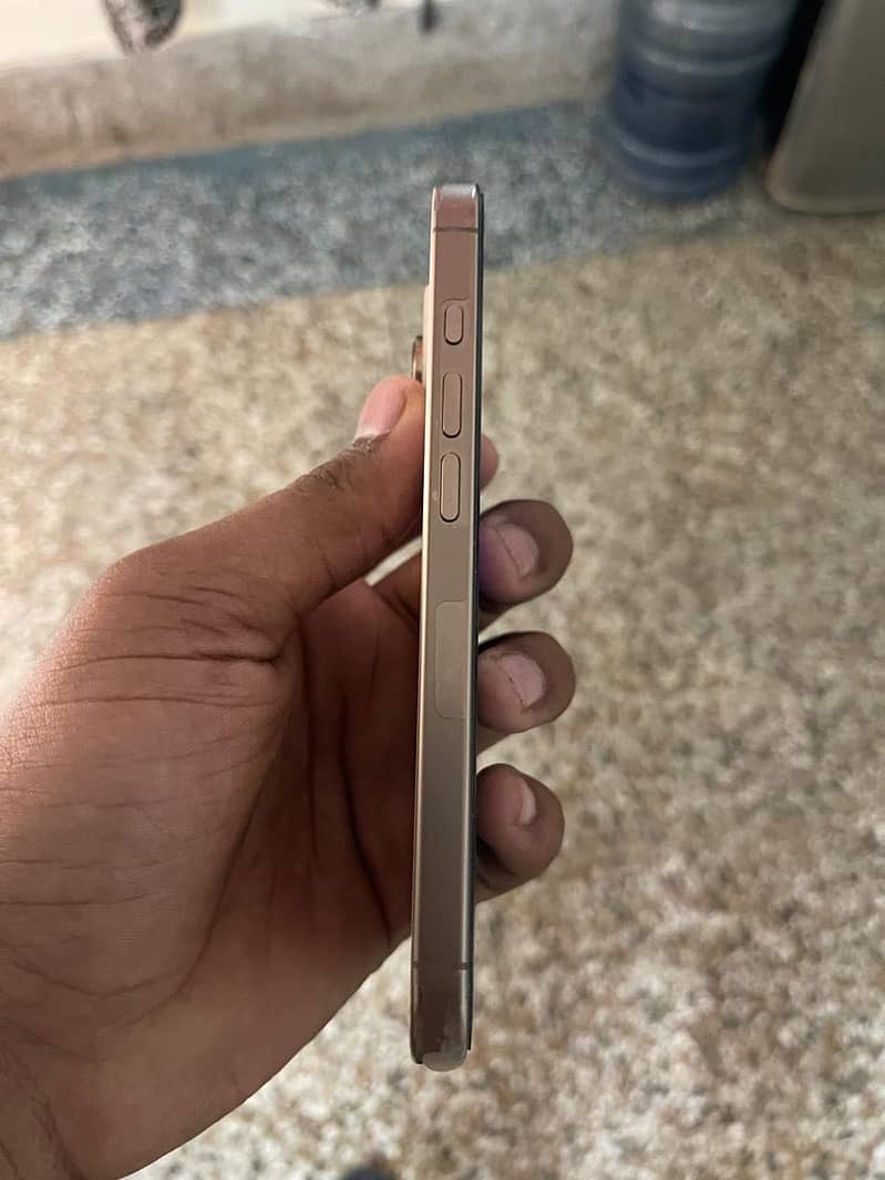 iPhone 16 pro 2