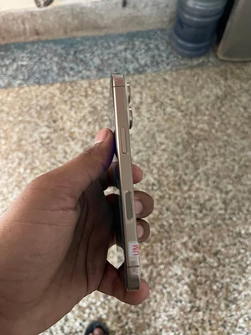 iPhone 16 pro 3