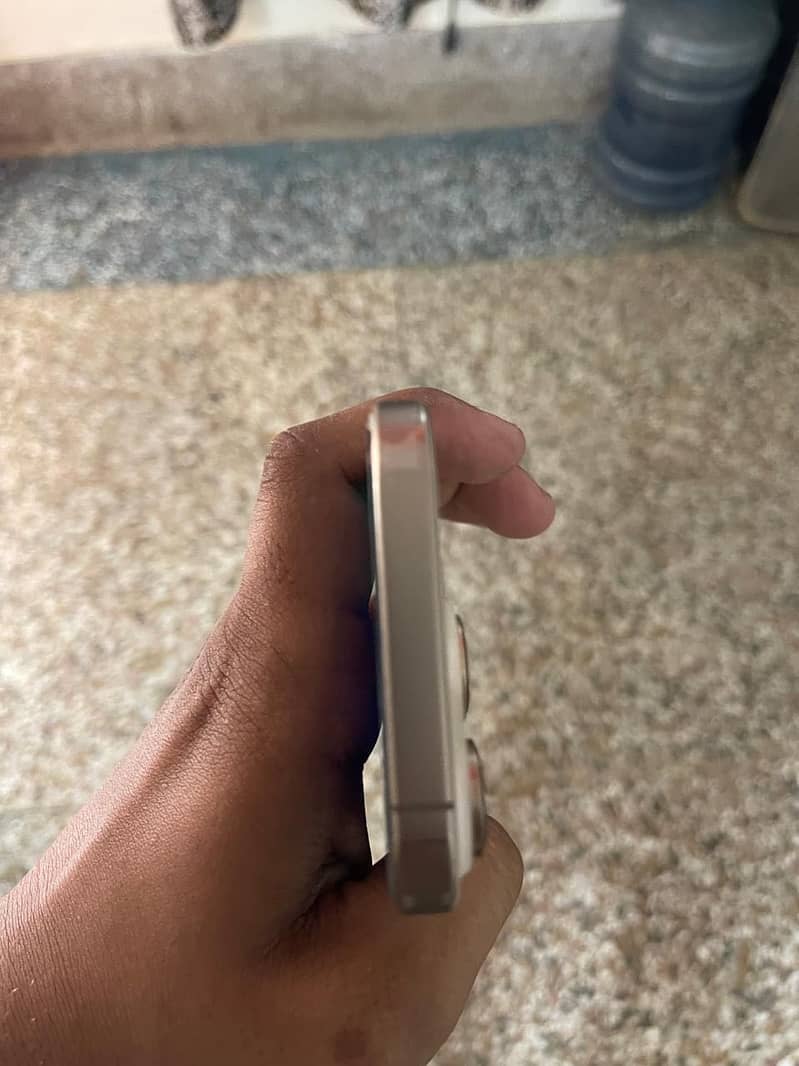 iPhone 16 pro 5