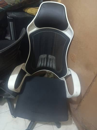 3 gaming chairs 5 normal chairs available