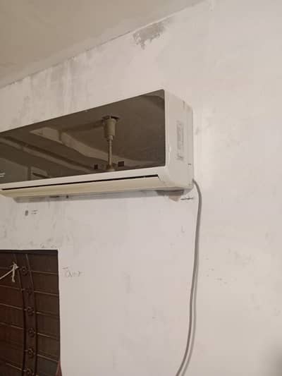 MITSUBISHI AC 1.5 TON  ONLY 2 YEARS  USE  CONDITION 10/10