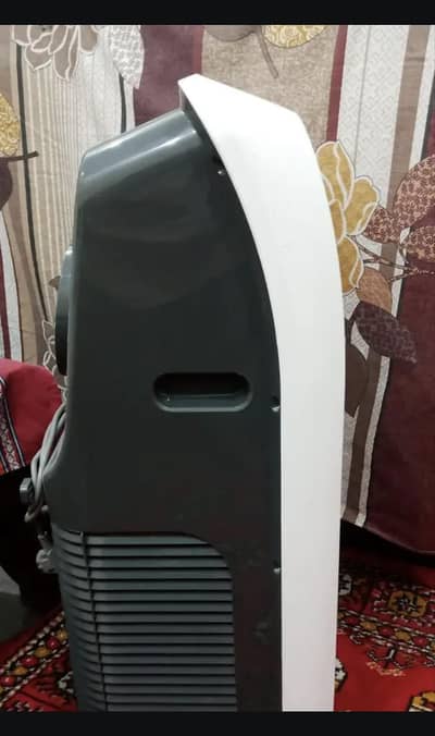 sky wood inverter 1ton ac heat and cool one season used neat and clean