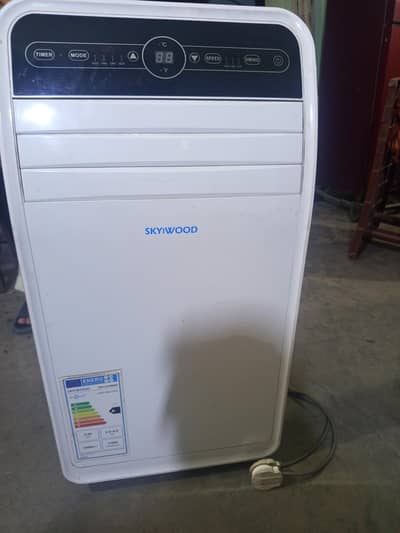 sky wood inverter 1ton ac heat and cool one season used neat and clean