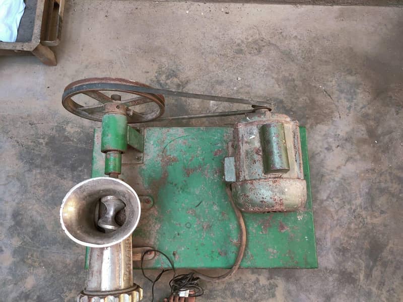 meat grinder 1