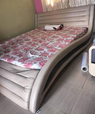 bedroom set with 2 side table and showcase set