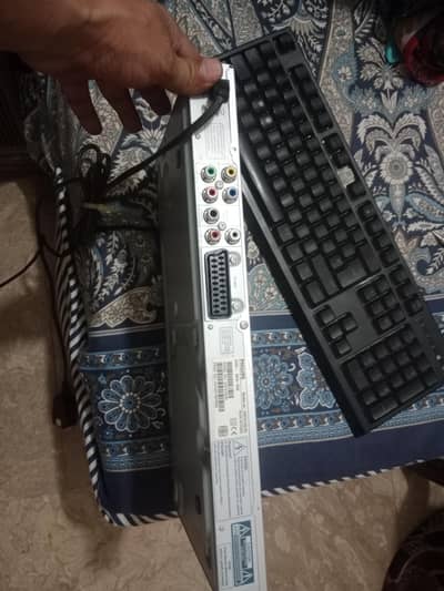 never used in Pakistan came under lot original Philips DVD player