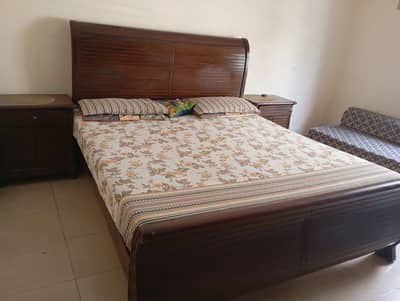 wooden king size bed with mattress (bed, side tables)