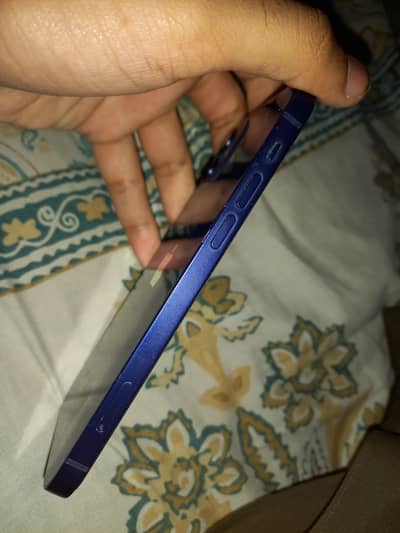 Iphone 12 j. v