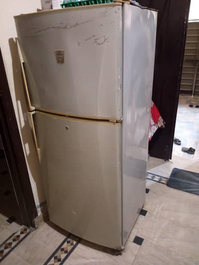 Dawlance fridge medium size 12 cubic