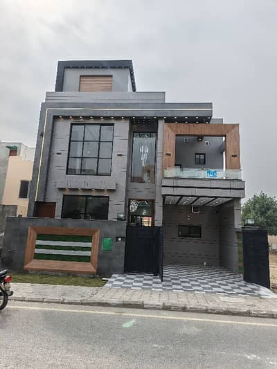 Eastern Block Hot Location House For Sale