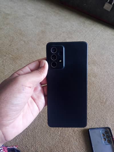 Samsung phone 8/128 . box shat hi