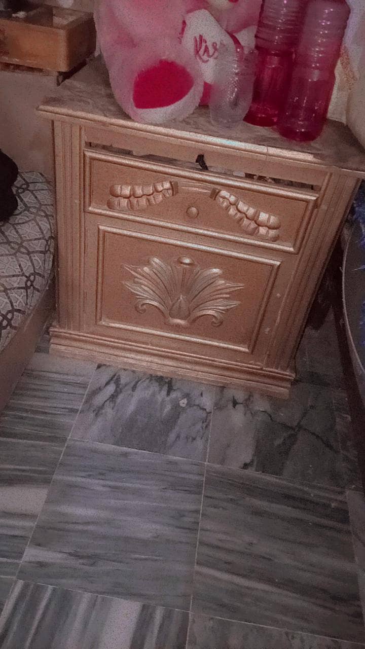 bed set good condition 4