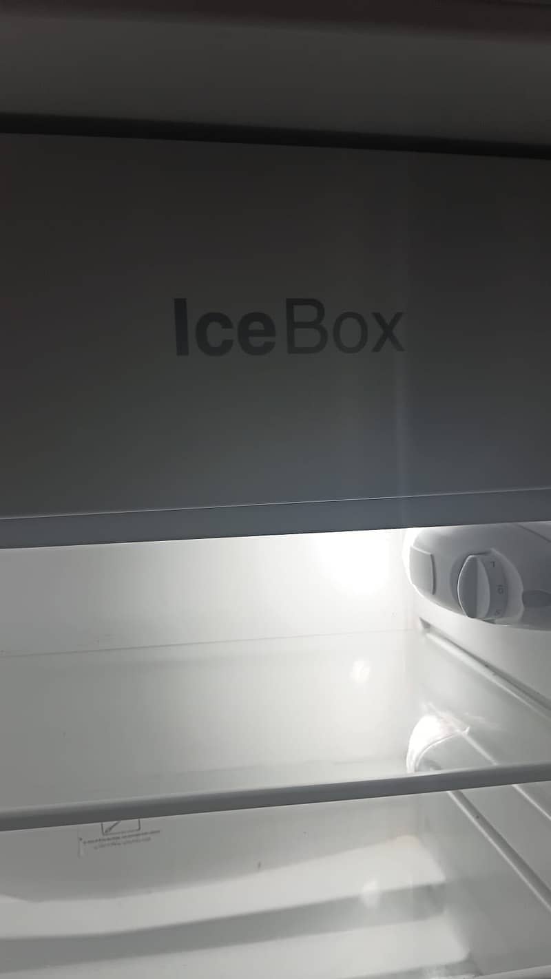 mini fridge 0