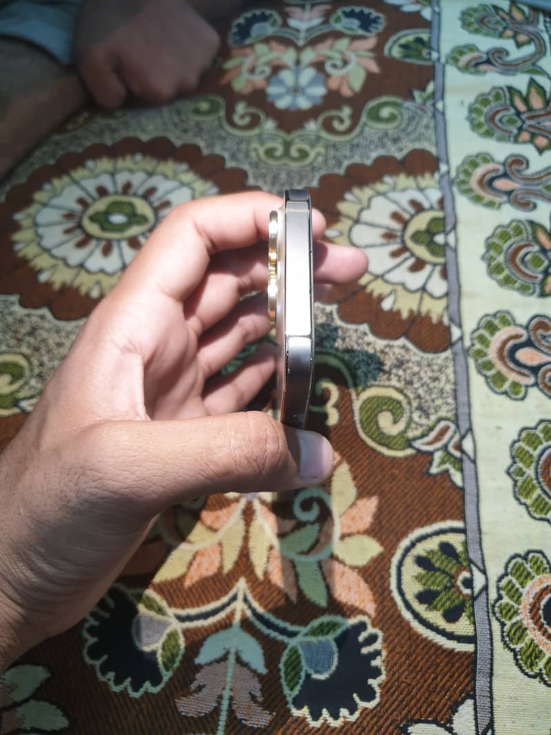 Apple iPhone 14 Pro 3