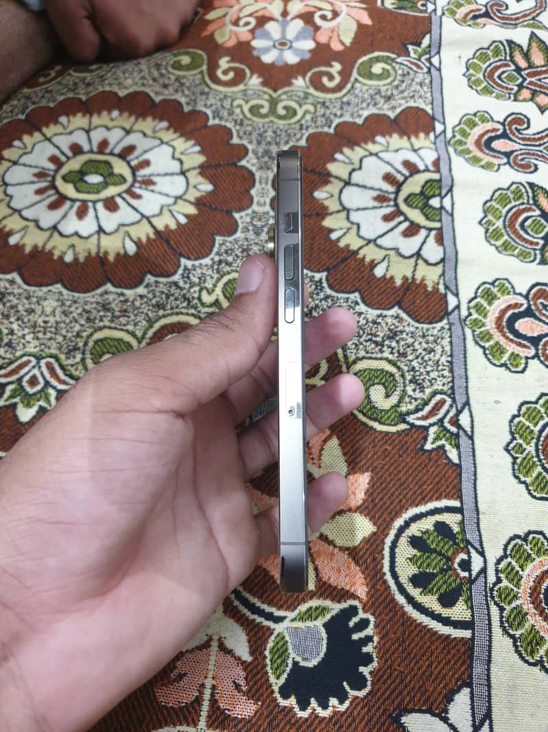 Apple iPhone 14 Pro 4