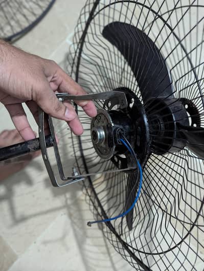 12 volt battery fans available in good condition