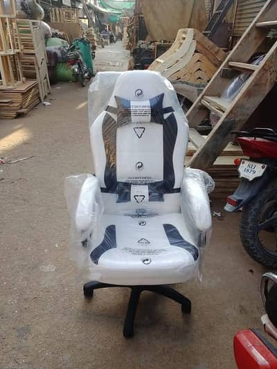 Office chair/gaming chairs / Computer chairs/ Revolving chairs