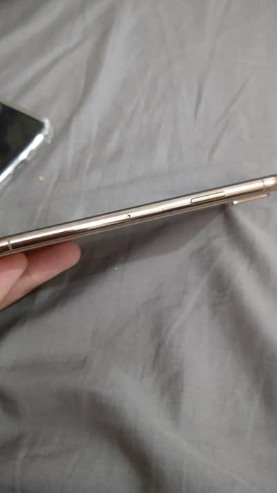 iPhone XS official dual PTA approved