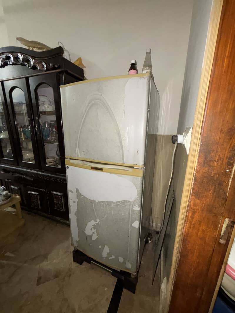 Fridge good condition 3