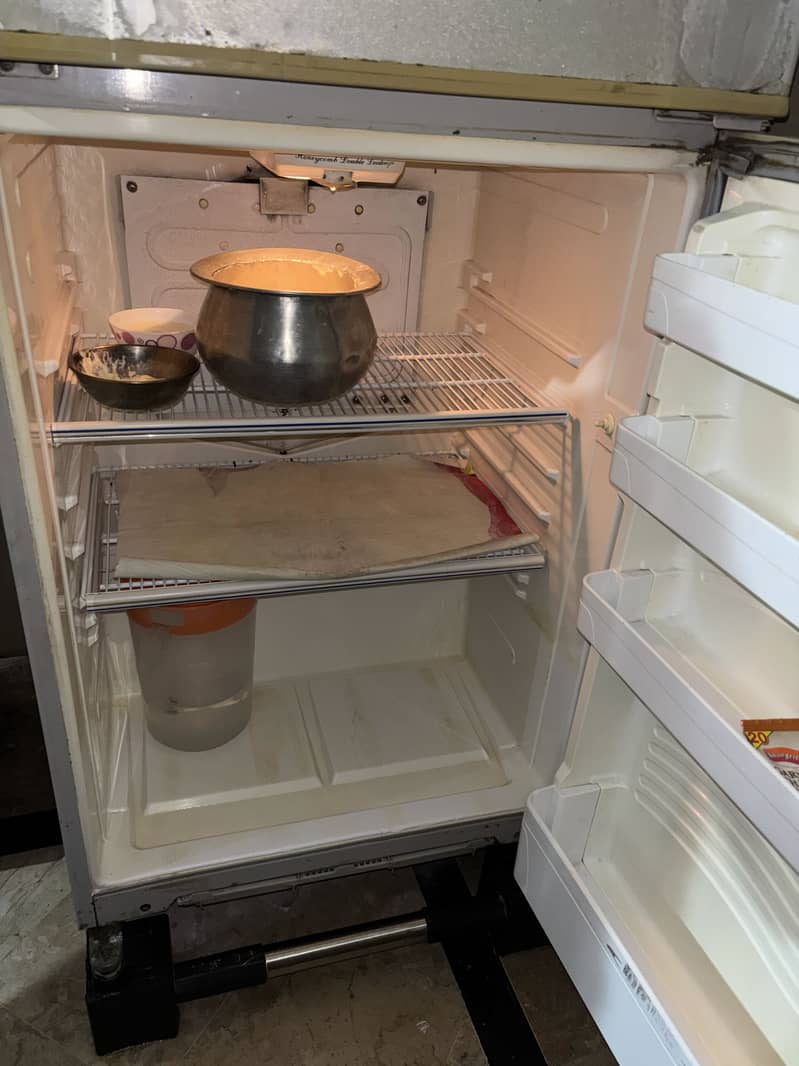 Fridge good condition 4