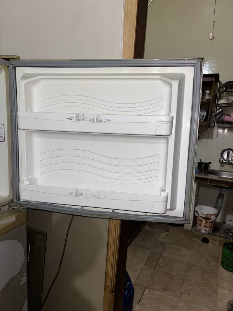 Fridge good condition 5
